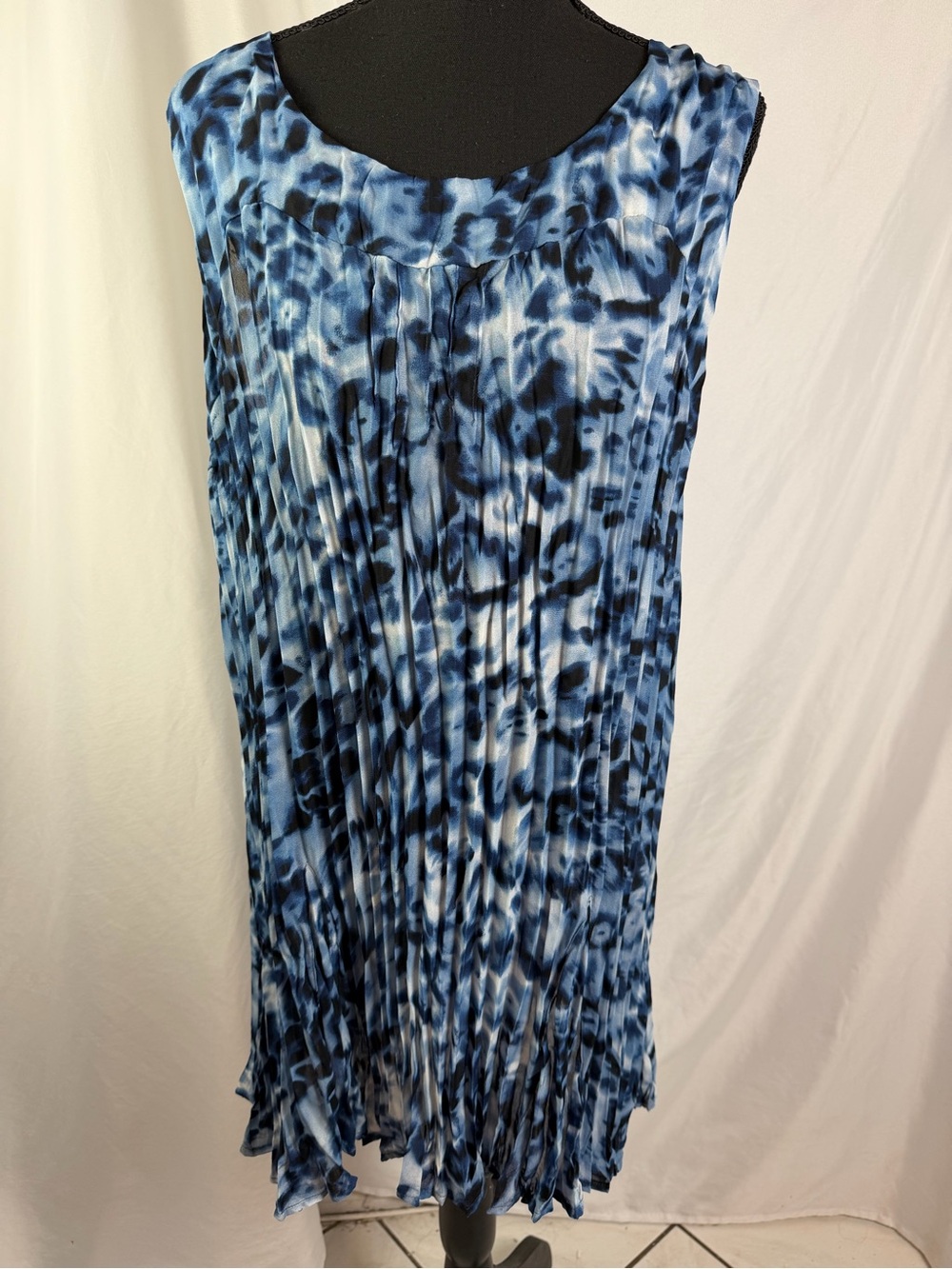 Blue & Black Cheetah Print Pleated Knee-Length Dress | 1X | Sleeveless Statement